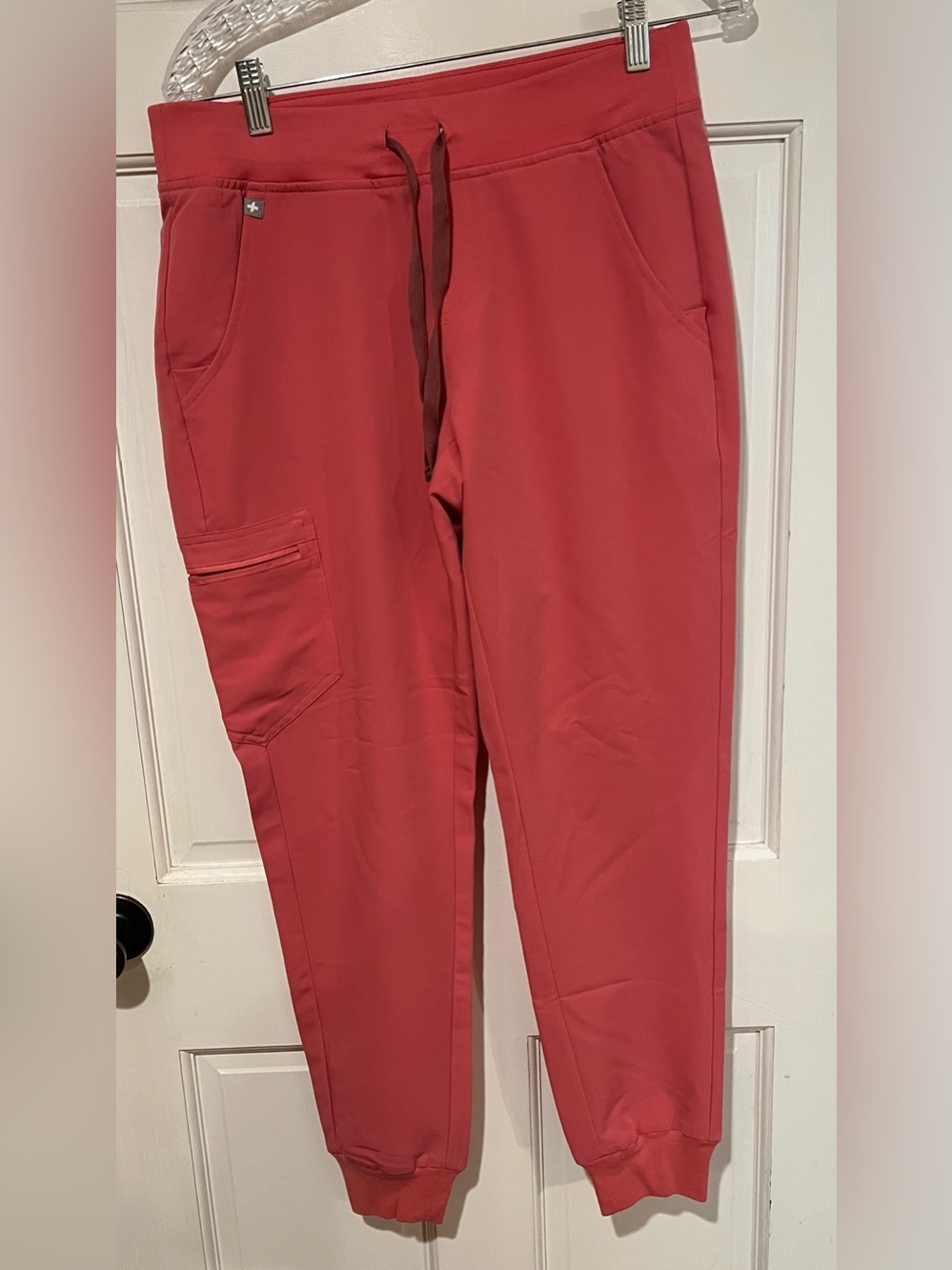 FIGS Women’s Zamora Jogger Scrub Pant, Quartz color, Size small